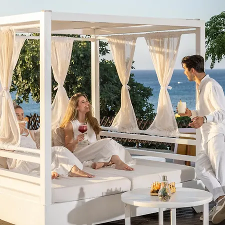 Отель Capo Bay 5*